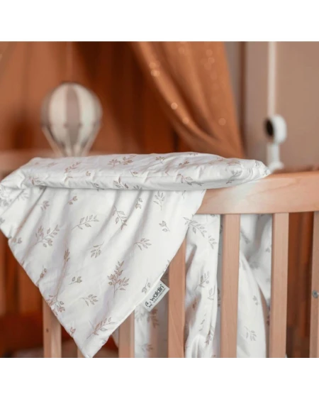 Babyhörnchen 75x75 – 2in1 Decke und Kissen – Braune Blätter | Waldin